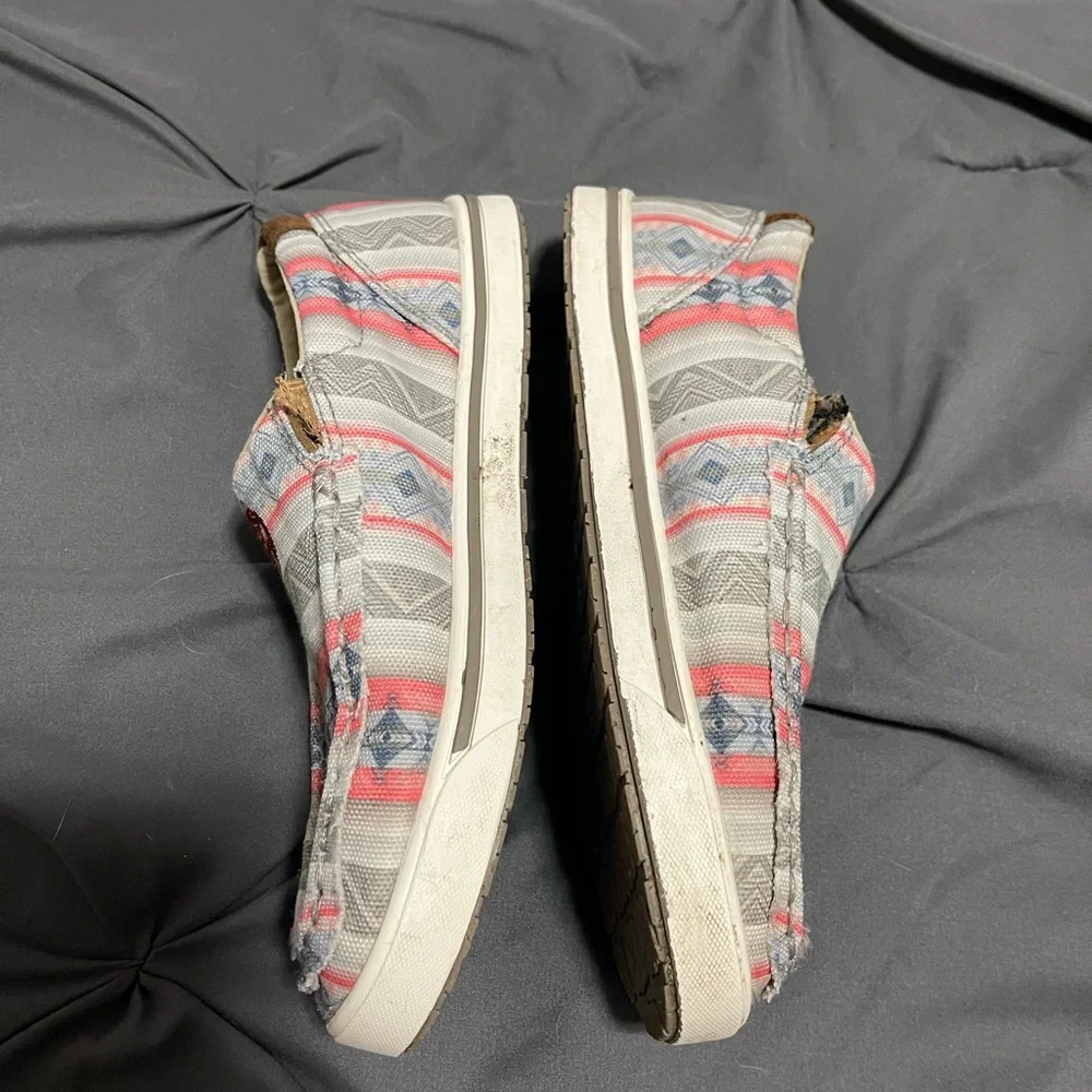 Twisted X Aztec Trendy Kids Slip-On Shoes - Gray and Pink